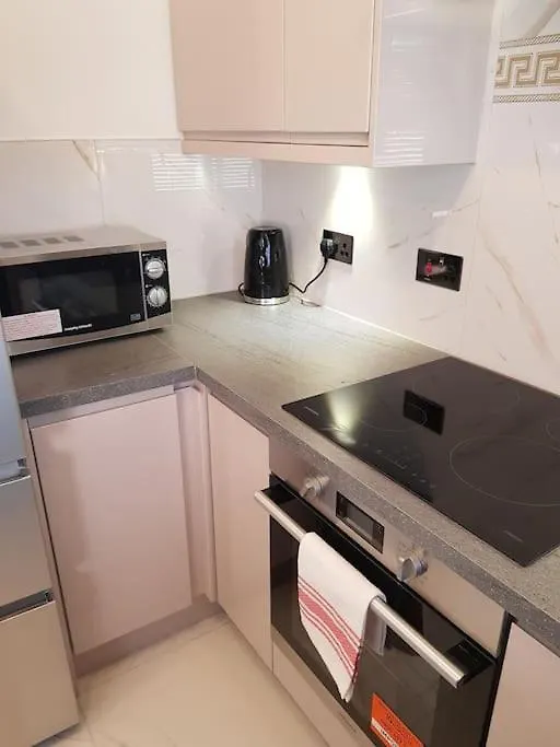 Luxurious 2 Bedroom House With Garden And Free Parking Thamesmead  Thamesmead (Greater London)