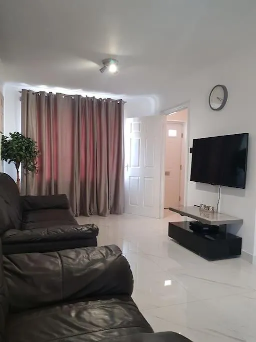 Apartment Luxurious 2 Bedroom House With Garden And Free Parking Thamesmead