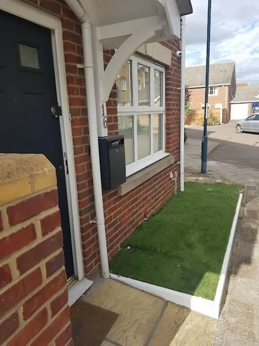Luxurious 2 Bedroom House With Garden And Free Parking Thamesmead  Thamesmead (Greater London)