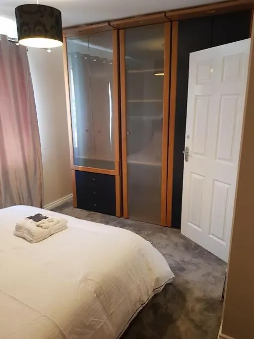 Luxurious 2 Bedroom House With Garden And Free Parking Thamesmead  Thamesmead (Greater London)
