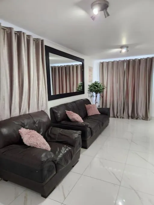 Luxurious 2 Bedroom House With Garden And Free Parking Thamesmead  United Kingdom