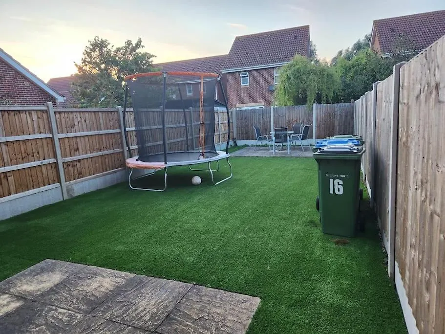Luxurious 2 Bedroom House With Garden And Free Parking Thamesmead  United Kingdom