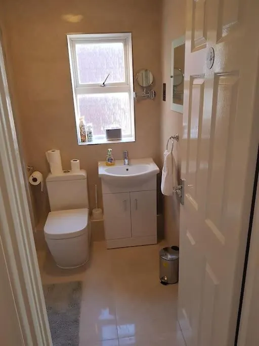 Luxurious 2 Bedroom House With Garden And Free Parking Thamesmead  Thamesmead (Greater London)