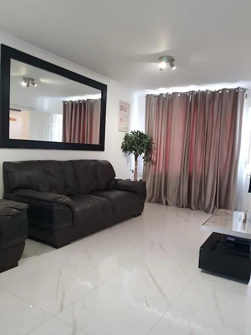 Luxurious 2 Bedroom House With Garden And Free Parking Thamesmead