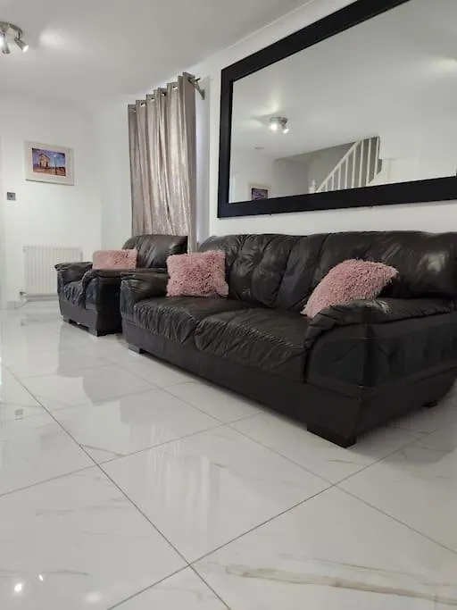 Luxurious 2 Bedroom House With Garden And Free Parking Thamesmead  0*, Thamesmead (Greater London) United Kingdom