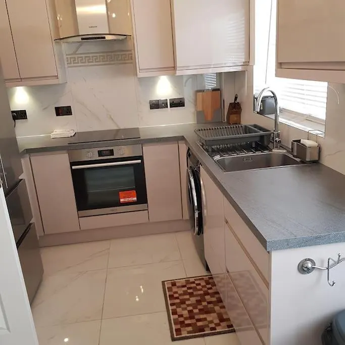 Luxurious 2 Bedroom House With Garden And Free Parking Thamesmead  Apartment Thamesmead (Greater London)